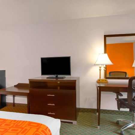 Howard Johnson By Wyndham Beckley Bagian luar foto
