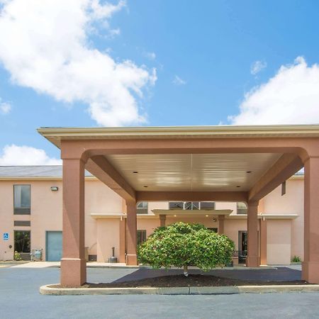 Howard Johnson By Wyndham Beckley Bagian luar foto