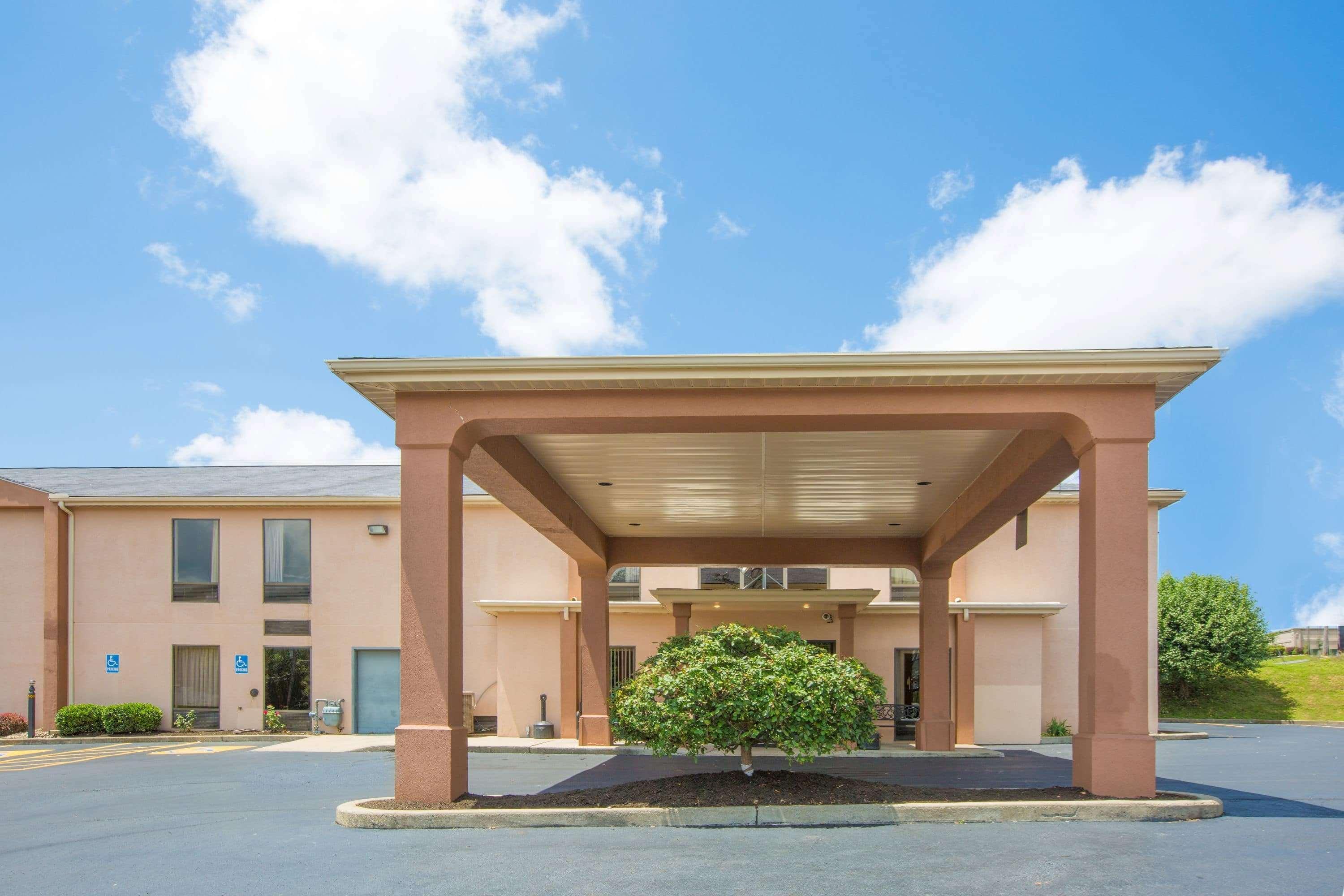 Howard Johnson By Wyndham Beckley Bagian luar foto